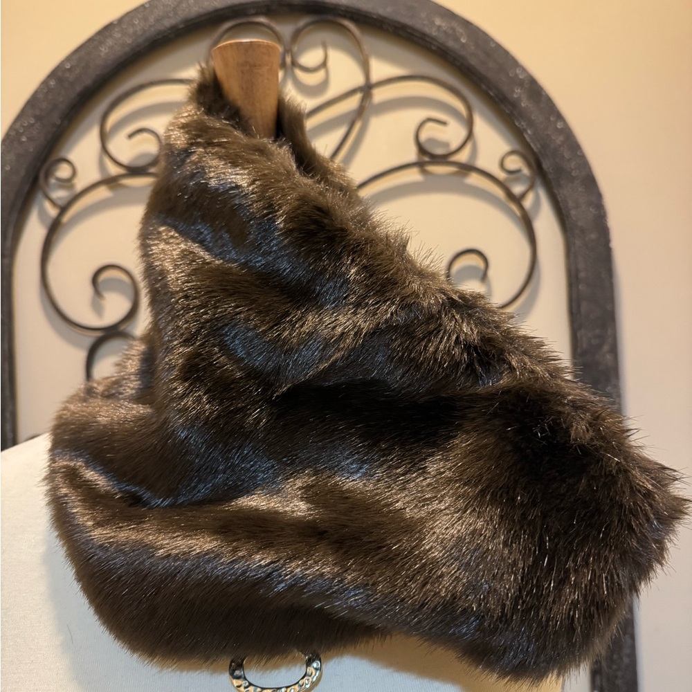 Ann Taylor Brown Faux Fur Muff, Women’s Faux Fur Neck Wrap
